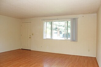 4110-4116-4116 N Willis Blvd in Portland, OR - Building Photo - Building Photo