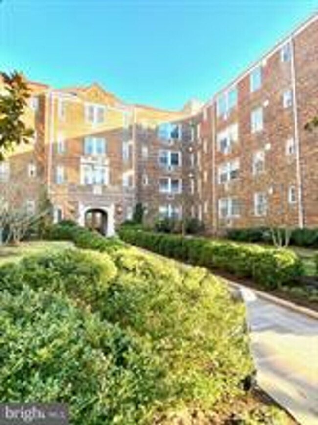 property at 3051 Idaho Ave NW