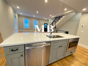 199 Boylston St in Brookline, MA - Foto de edificio - Building Photo