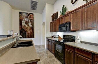 17050 W Manchester Dr in Surprise, AZ - Building Photo - Building Photo