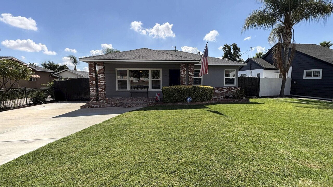 853 W 4th St in Ontario, CA - Building Photo