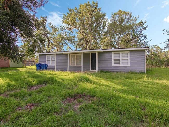 152 Walnut Dr in Richwood, TX - Building Photo - Building Photo