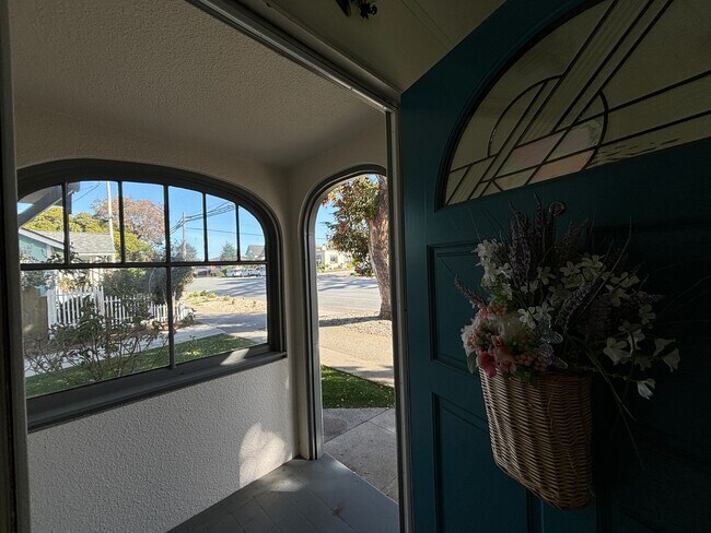 732 Pine Ave in Pacific Grove, CA - Building Photo - Building Photo