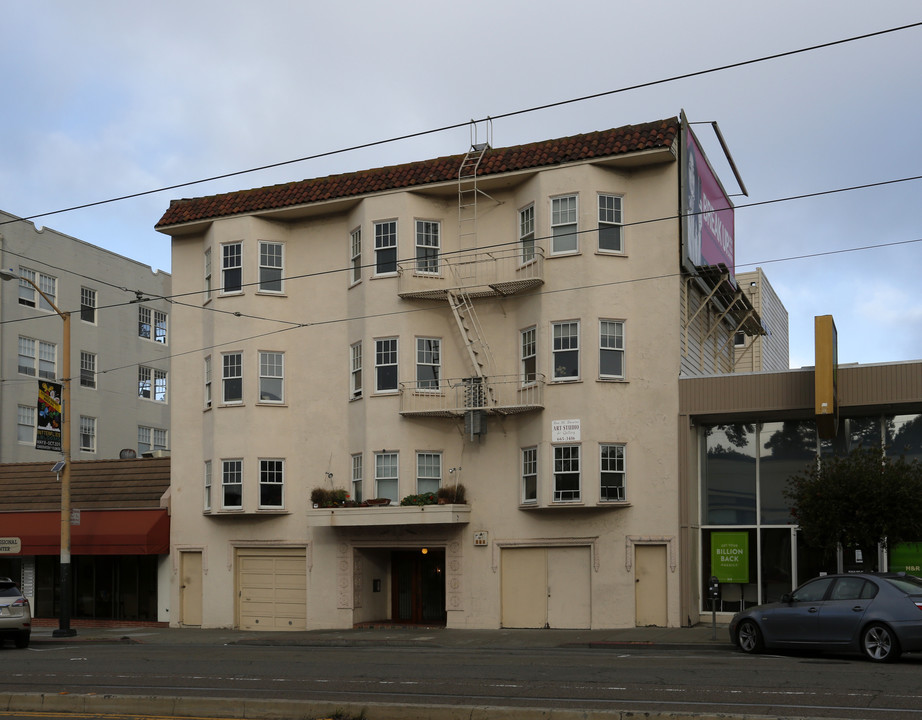 372 W Portal Ave in San Francisco, CA - Building Photo