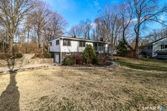 8 Stonecrop Rd S in Norwalk, CT - Building Photo - Building Photo