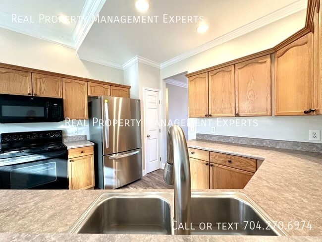 8900 Hadco Ln in Matthews, NC - Building Photo - Building Photo