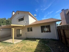560 Clover Dr in Turlock, CA - Building Photo - Building Photo