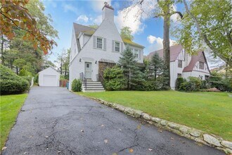7 Carthage Ln in Scarsdale, NY - Building Photo - Building Photo