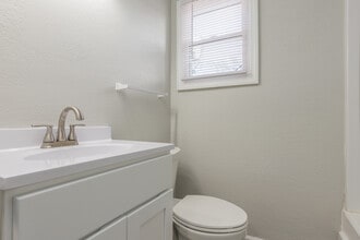 Seven Oaks Apartments in Newport News, VA - Building Photo - Interior Photo