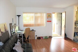 2501 W Redondo Beach Blvd in Gardena, CA - Building Photo