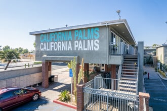 California Palms Apartments in Santa Ana, CA - Foto de edificio - Building Photo