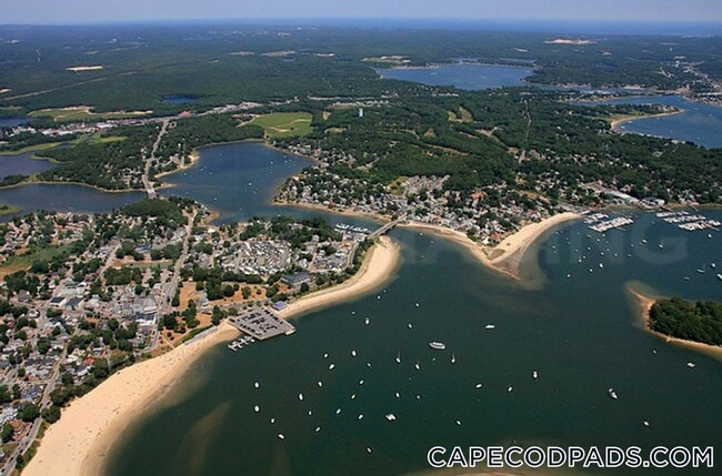 219 Onset Ave in Wareham, MA - Foto de edificio - Building Photo