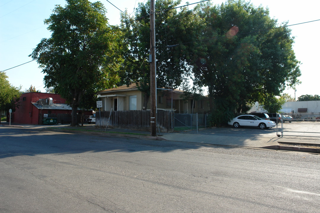 107 W 16th St in Chico, CA - Building Photo