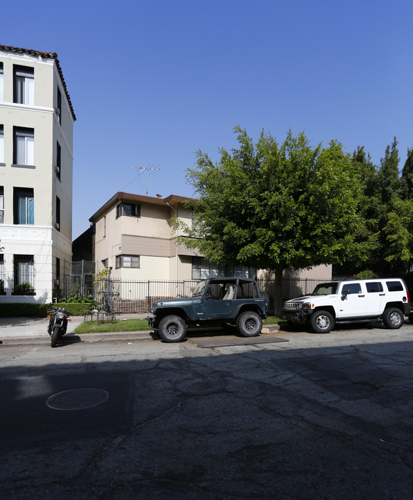 827-831 S Oxford Ave in Los Angeles, CA - Building Photo