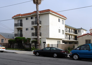 4369 W 132nd St in Hawthorne, CA - Foto de edificio - Building Photo