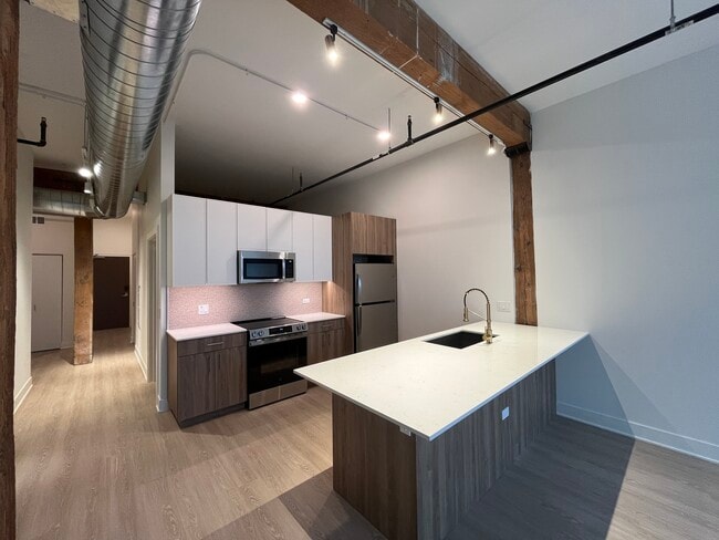 1040 W Huron St in Chicago, IL - Building Photo - Building Photo