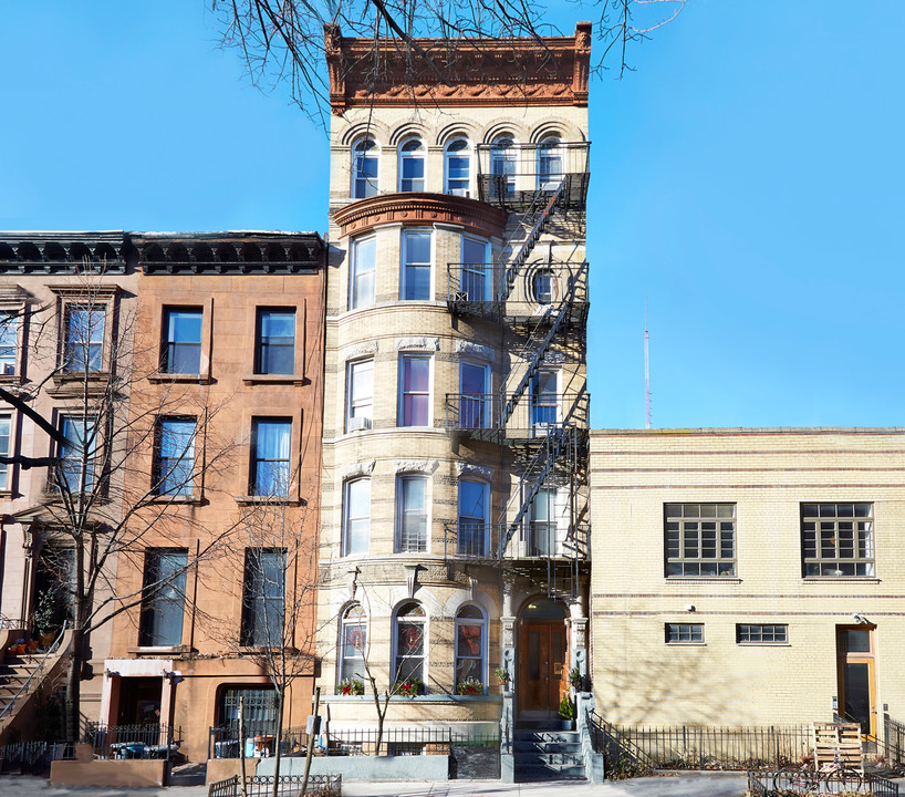 218 Cumberland Street in Brooklyn, NY - Building Photo