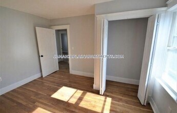 344 Hyde Park Ave-Unit -3 in Boston, MA - Building Photo - Building Photo