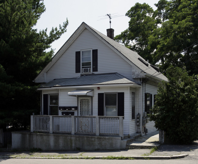 16 Chestnut Hill Ave in Cranston, RI - Building Photo - Building Photo