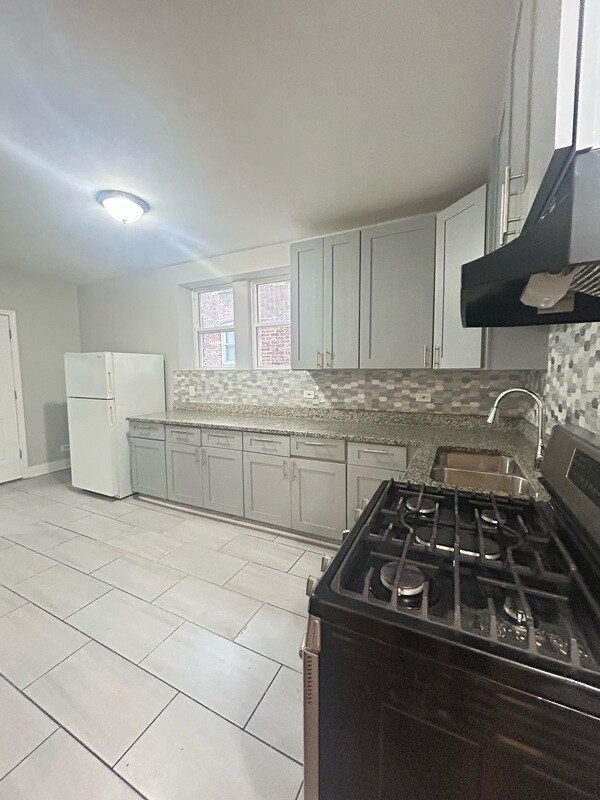 7653 S Essex Ave in Chicago, IL - Building Photo - Building Photo