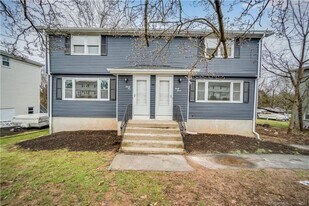 33 Muir Terrace in Southington, CT - Building Photo