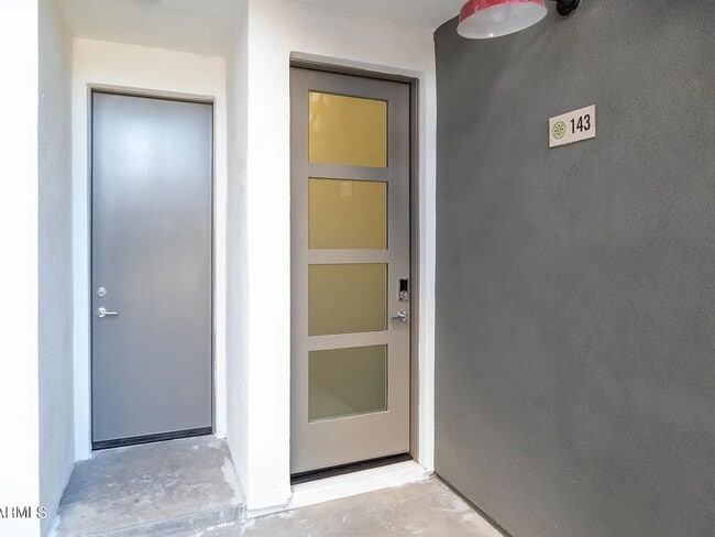 300 N Gila Springs Blvd in Chandler, AZ - Foto de edificio - Building Photo