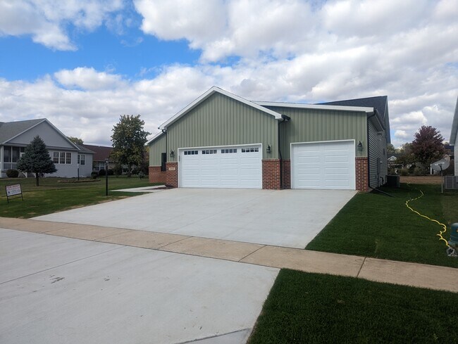 2804 Clarion Rd in Urbana, IL - Foto de edificio - Building Photo