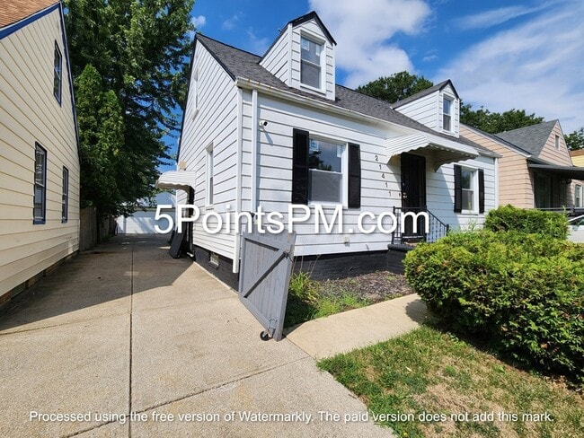 21411 Raymond St in Maple Heights, OH - Building Photo - Building Photo