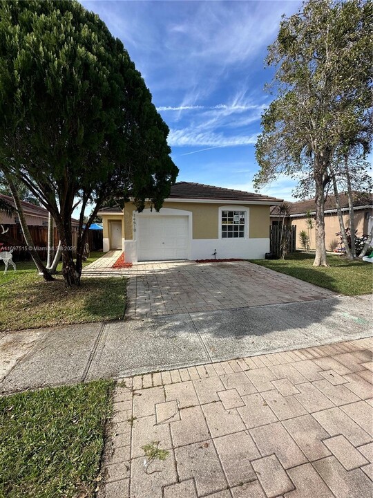 14510 SW 156th Ave in Miami, FL - Building Photo