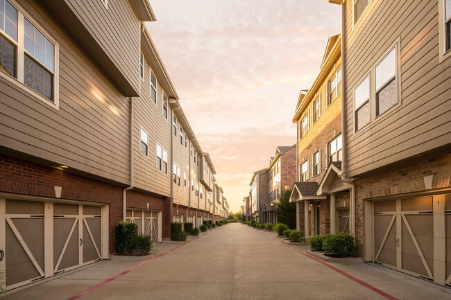 Perry Row in Dallas, TX - Building Photo - Building Photo