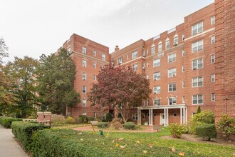 7735 113th St in Forest Hills, NY - Foto de edificio - Building Photo