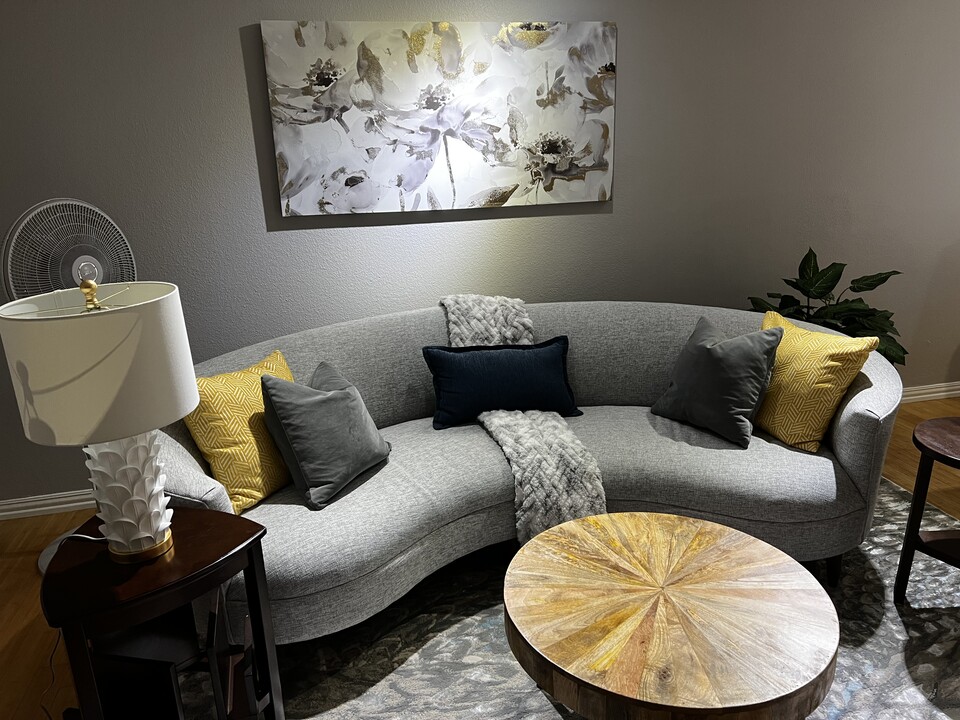 4633 Wild Indigo St Photo