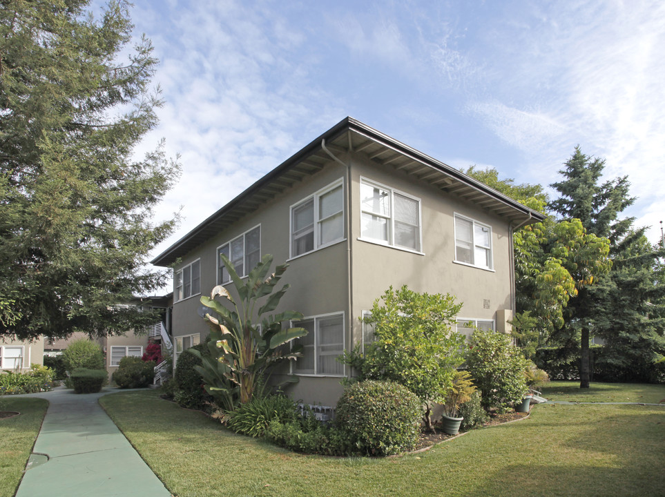 Twin Oak Apartments in Menlo Park, CA - Building Photo