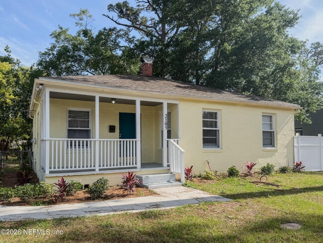 property at 2105 Kingswood Rd