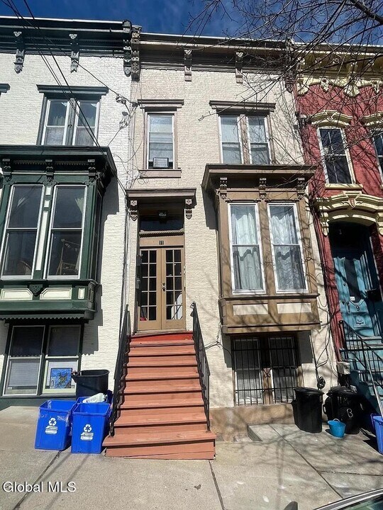11 Myrtle Ave in Albany, NY - Building Photo