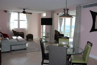 3001 S Ocean Dr in Hollywood, FL - Building Photo - Building Photo