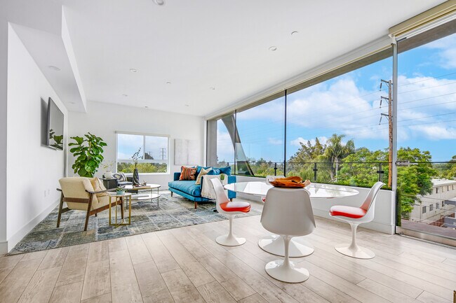 1946 Overland Ave in Los Angeles, CA - Foto de edificio - Building Photo