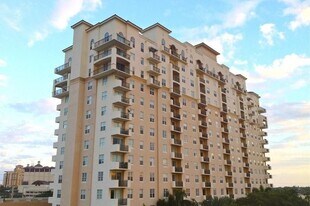 616 Clearwater Park Rd in West Palm Beach, FL - Building Photo