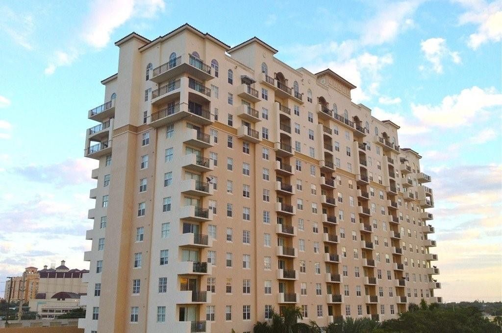 616 Clearwater Park Rd in West Palm Beach, FL - Foto de edificio