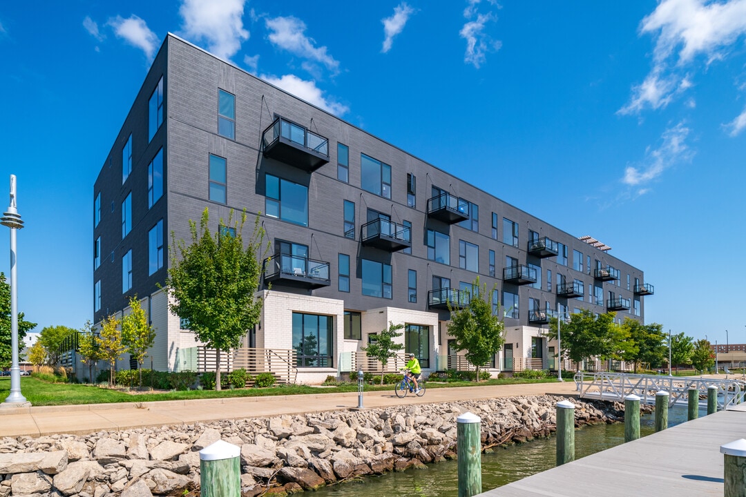Mackson Corners Waterfront in Oshkosh, WI - Foto de edificio