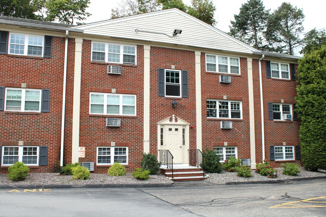 31 Arlington Rd, Unit 5 in Woburn, MA - Building Photo