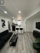 3583 Sandwich St. in Windsor, ON - Foto de edificio - Building Photo