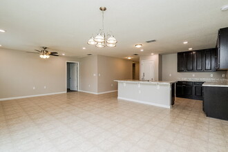 11520 Southern Creek Dr in Gibsonton, FL - Building Photo - Building Photo