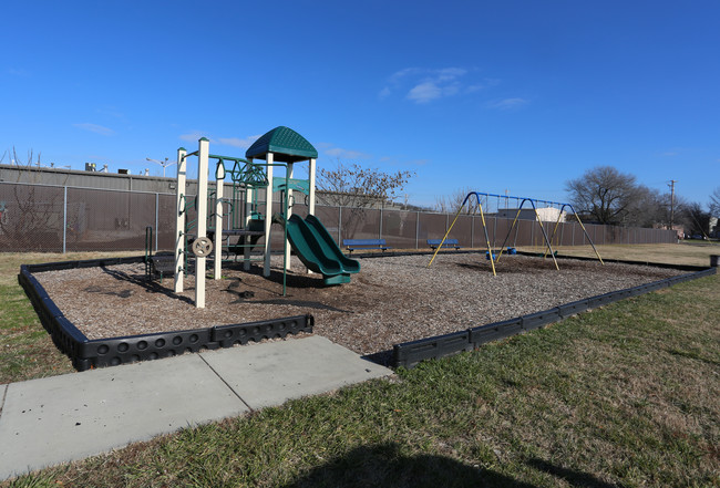 Village Green in Waldorf, MD - Building Photo - Building Photo