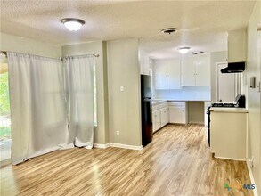 1402 Duvall Dr in Killeen, TX - Building Photo - Building Photo