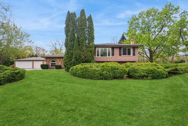 1N451 Indian Knoll Rd in West Chicago, IL - Building Photo - Building Photo