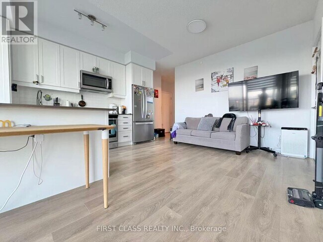 7895 Jane St in Vaughan, ON - Building Photo - Building Photo
