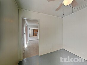 13129 N 21st Dr in Phoenix, AZ - Foto de edificio - Building Photo