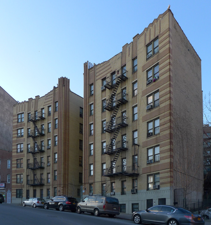 226 W Tremont Ave in Bronx, NY - Building Photo