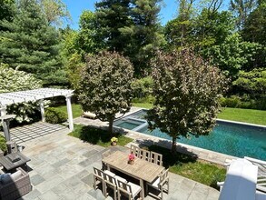 30 Hitchcock Road in Westport, CT - Building Photo - Building Photo